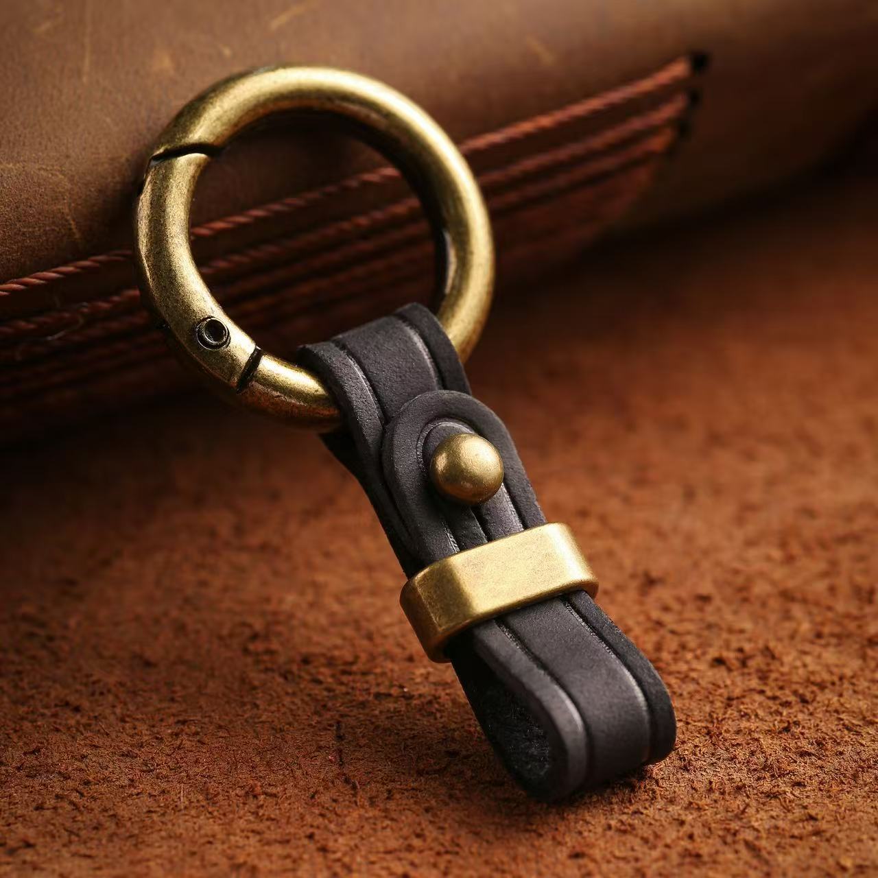 Car Key Fob Retro Leather Keychain, Anti-Loss Clip for Belt