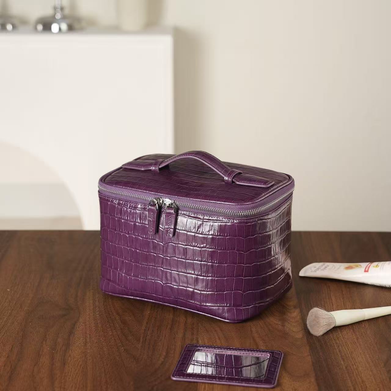 Crocodile-Embossed Genuine Leather Cosmetic Bag - Travel-Friendly Toiletry Pouch with Premium Look, Large Capacity & Practical Storage