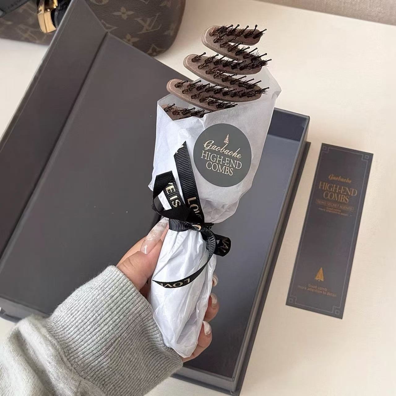 Tonis carbon fiber hair salon specific hair comb set hair